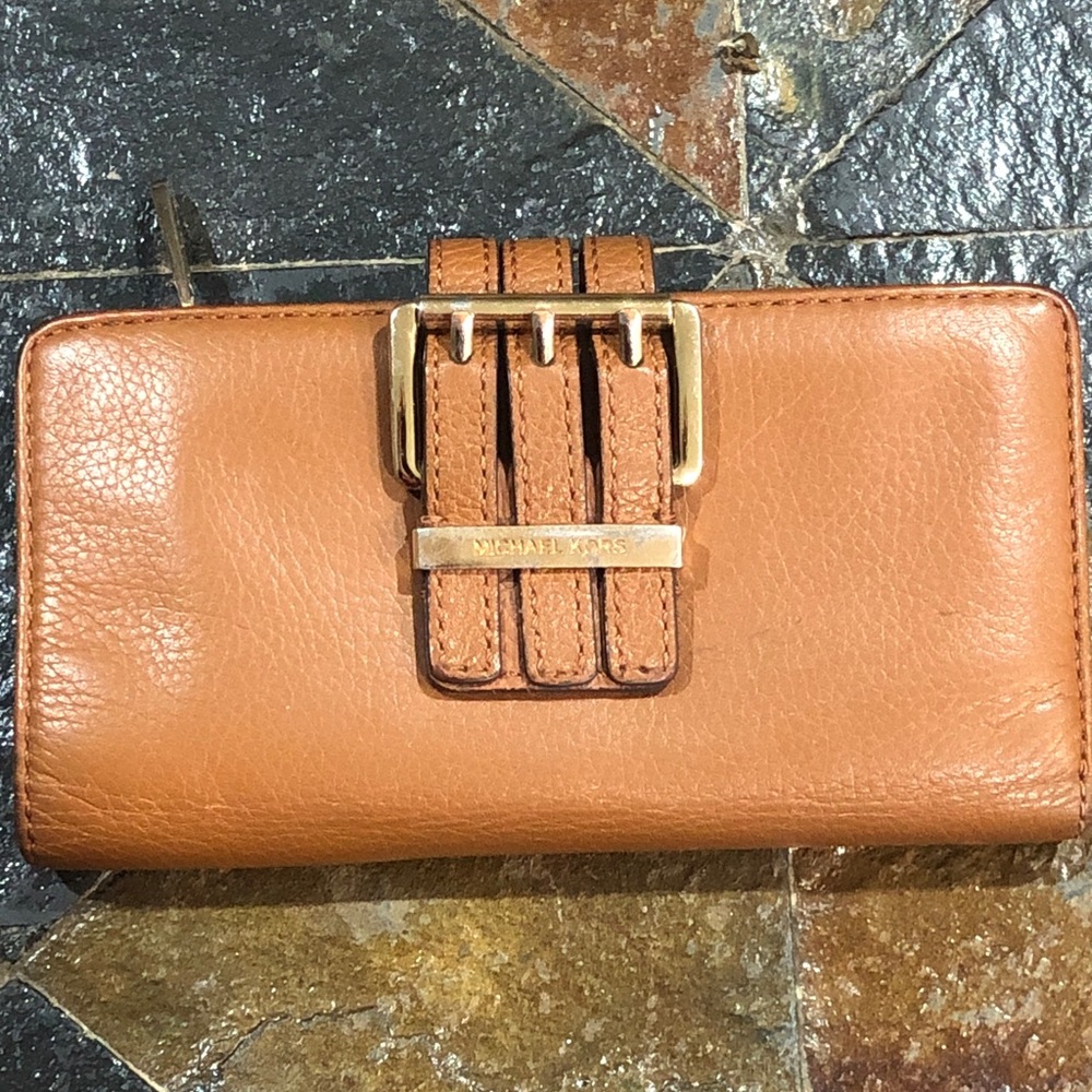 Michael Kors Wallet Gansevoort Brown Leather Buckles Flap Snap